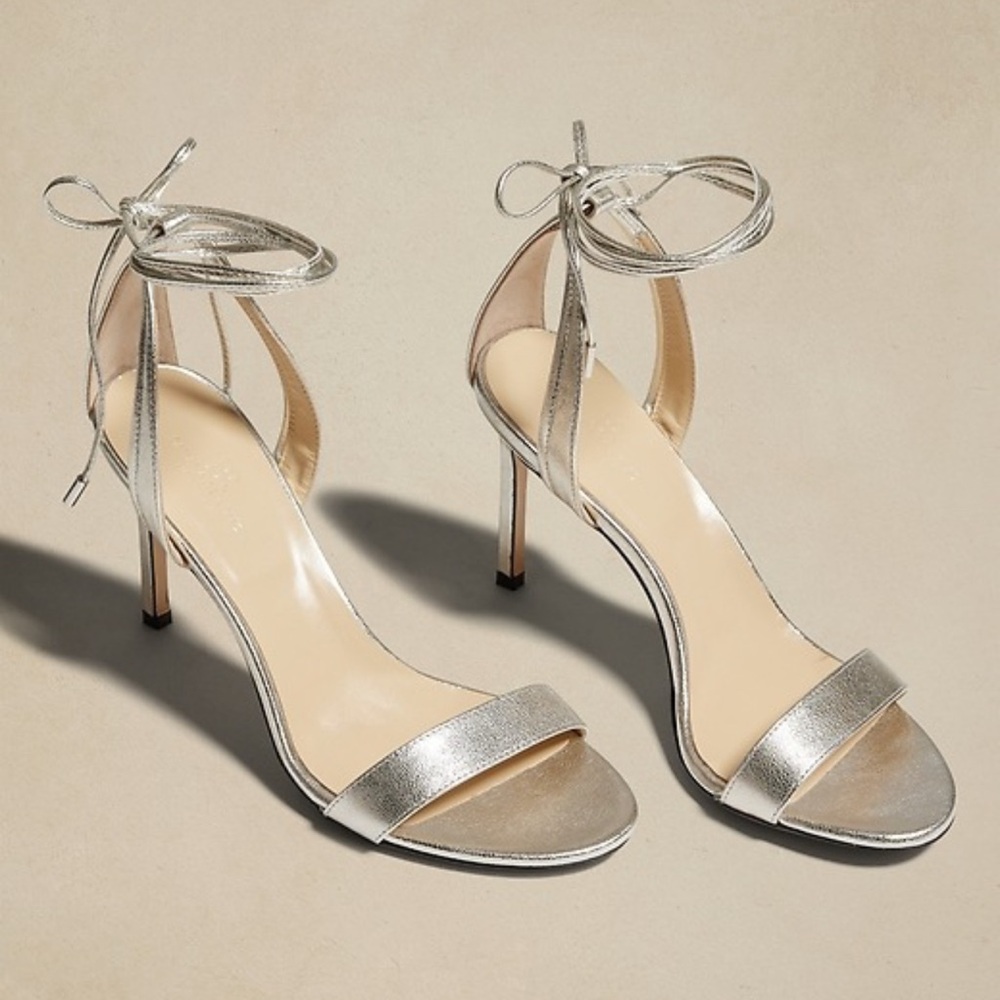 Banana Republic Margaux Leather Sandal, Silver size 8.5